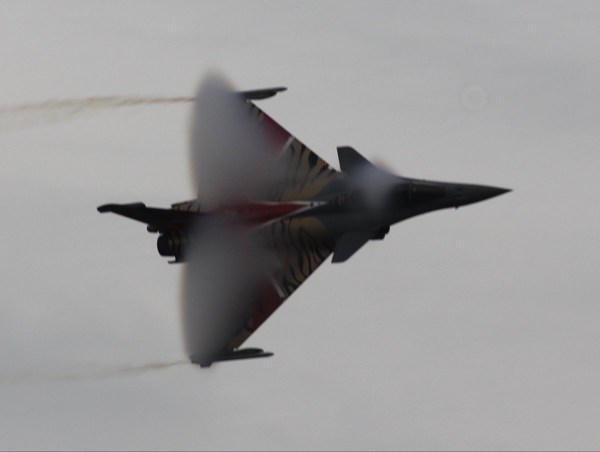 NimbusGlider's tweet photo. @SunnFunFlyIn Rennes (France) air show, 2014
A little blurry, but… https://t.co/33bRoaPQSo