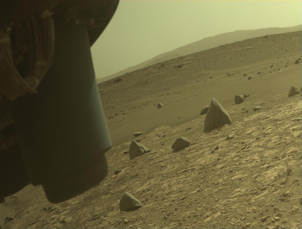 MarsMissionImgs's tweet photo. #PerseveranceRover image taken on #Sol626 at 2:36:16.366 PM with #FrontHazcam #Mars #NASA #Space https://t.co/y4WjgIBn9n