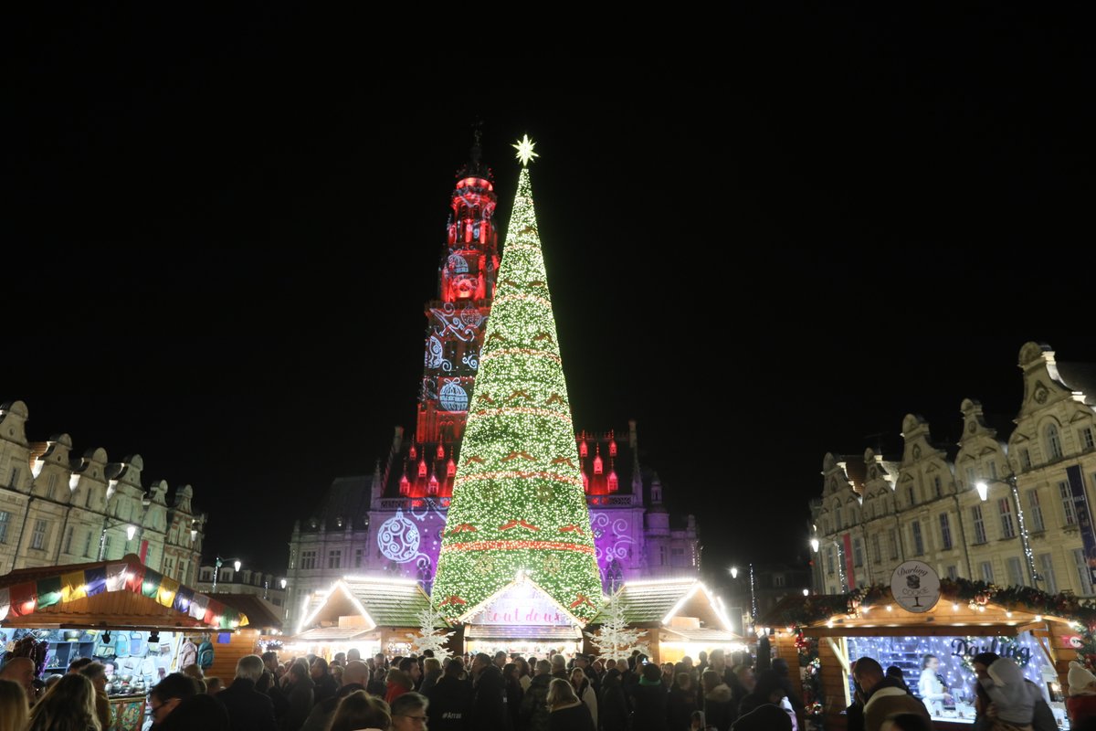 🎄 Vous êtes nombreux à nous demander les horaires de la Ville de Noël 
➡ Les chalets de la Ville de Noël : 
🎄 Ce samedi, jusque 22h
🎄 Demain, dimanche, de 10h à 20h30. 
➡ La Maison du Père Noël : 
🎅🏻 Samedi : de 15h à 20h,
🎅🏻 Dimanche : 15h à 19h.