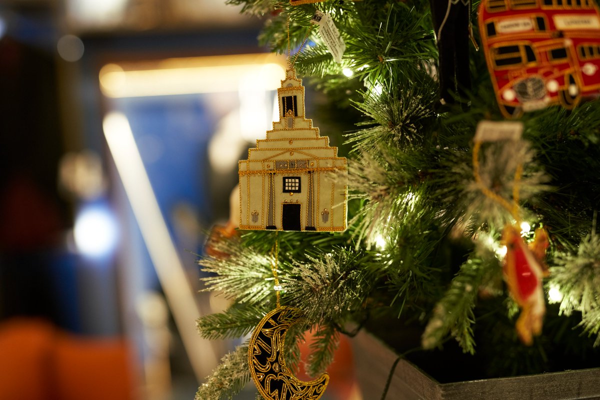 This weekend, to celebrate #MuseumShopSunday we have 20% off all Christmas decorations online and instore from the 26 to 27 November #Freemasons 
shopatfmh.com/christmas/chri…