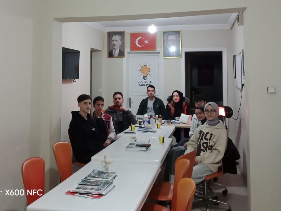 Akgenccaglayan's tweet photo. Çağlayan Mahallesi Gençlik Kolları olarak haftalık olağan yönetim kurulu toplantımızı gerçekleştirdik. 
@Akgenclik_Khane 
@SuheylHamzaTlci 
@nacimertcalisir 
@fatzehhh https://t.co/jYxSTwEjR4