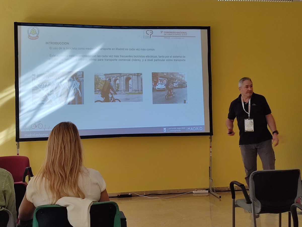 SAMUR_PC's tweet photo. Nos encontramos en el #CongresoCERCP presentando varios trabajos.
✓Pepe Moreno nos ha hablado de las "PCR atendidas por el SVB."
✓Eduardo Barrero nos habla sobre la "Comparación entre bicicletas eléctricas y convencionales." https://t.co/aEaChGPgMO
