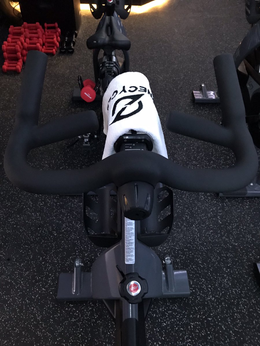 BowlingCycling's tweet photo. OneRide@SGN Leo(OneCycle)さん

前回ベトナムホーチミン旅行で見つけたOneCycle、ついに視察してきました。30台のバイク、ハイブリッドの照明システムで、特殊なコリオもあり楽しかったです😊
強度はBB2.7ぐらいで、途中酸欠になりました(みんなついて行けてなかった笑)

#onecycle
#feelcycle https://t.co/BS9SampsxK