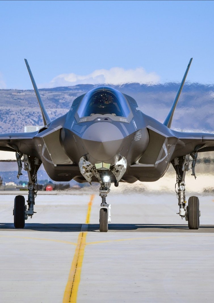 aviation_report's tweet photo. #F35 #AeronauticaMilitare all'esercitazione internazionale #FalconStrike. Gli equipaggi delle nazioni partecipanti: Italia, USA e Paesi Bassi hanno svolto circa 300 sortite e oltre 600 ore di volo.
📷 Aviation Report / G. Vannicelli
@ItalianAirForce #AeronauticaMilitare100 https://t.co/YgWpnnajF3