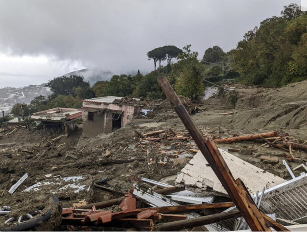FerdinandoC's tweet photo. Che disastro, Ischia, che disastro, che dolore. Territorio fragile, dissesto cronico, eventi estremi continui. L'Italia è un paese pericoloso, e l'attivazione di un sistema di early warning su base nazionale non è più rinviabile (per ora è stato solo sperimentato). https://t.co/EkCndAyIVq