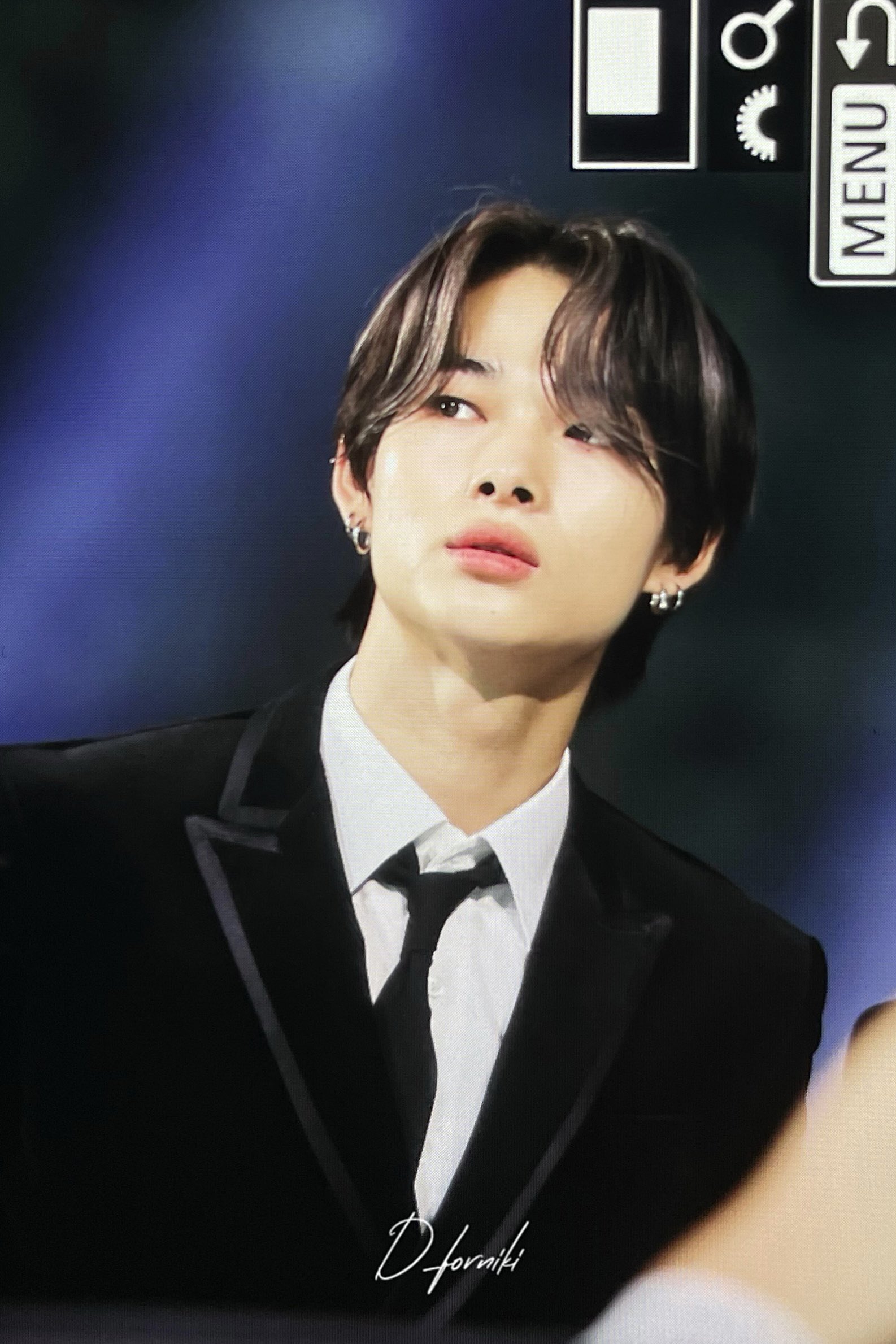 𝐃 on X: 