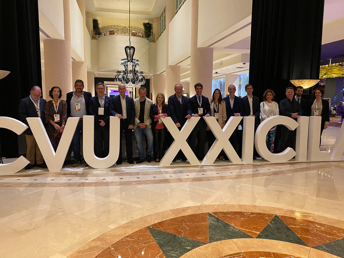 javloma's tweet photo. Este congreso del asfalto lo he compartido con muchos amigos y compañeros  @miguelcasof @jjpotti en el @CilaXxi https://t.co/CTbRlmRgLv