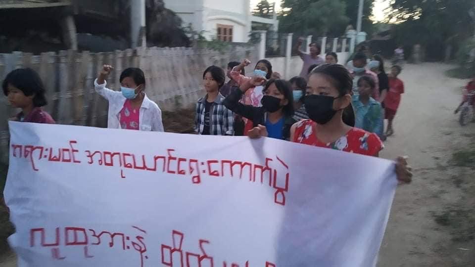 ရွှေရေကြည် သပိတ် စစ်ကြောင်း စစ်အာဏာရှင် တော်လှန်ရေး ချီတက် ဆန္ဒပြ
read more-> t.me/khitthitnews/7…