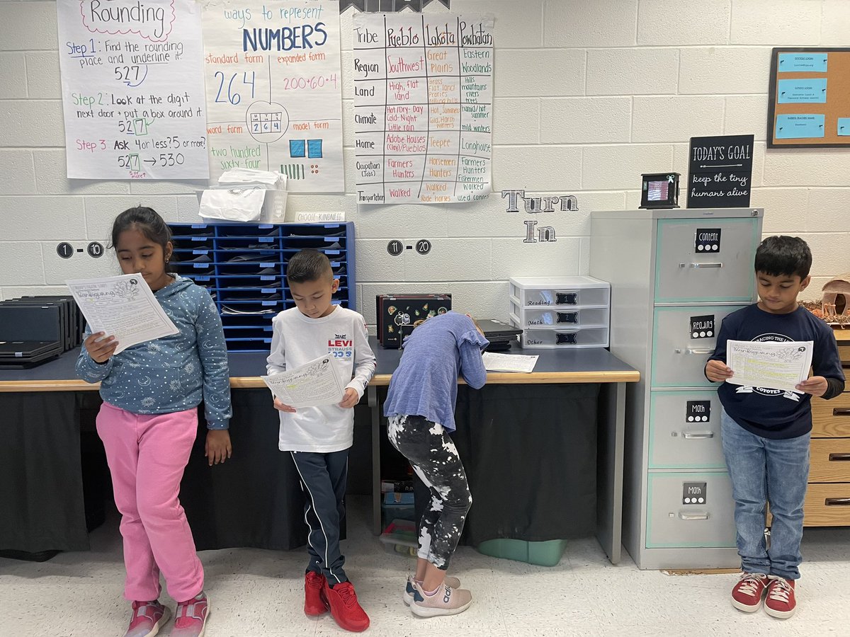 MsNarkevic's tweet photo. Before leaving for Thanksgiving break, Ss practiced their fluency (and acting skills) to perform “The Night Before Thanksgiving” @RLCPrincipal https://t.co/CGbPHEkjQP