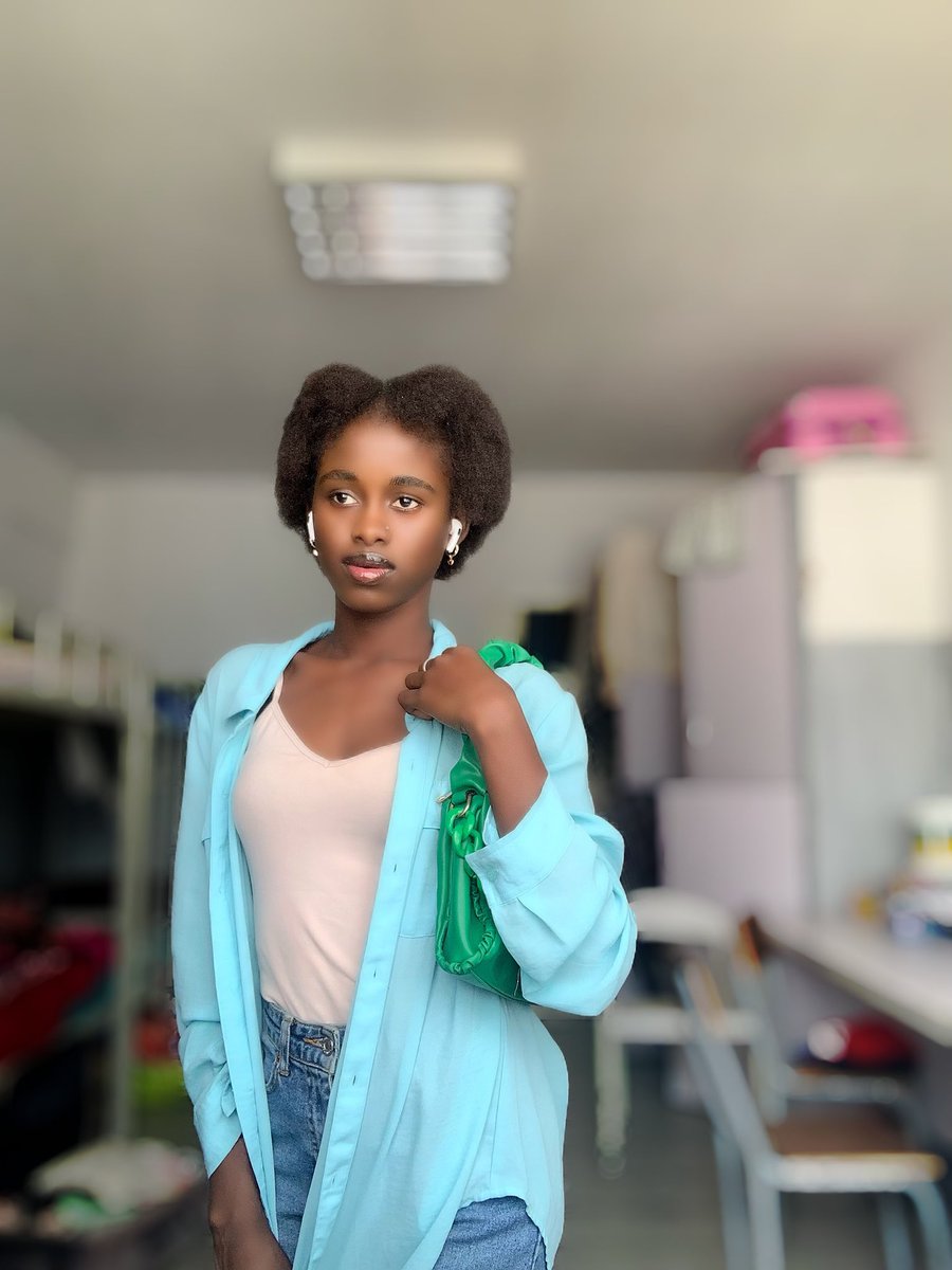 Mariaambbei's tweet photo. Je pouvais pas les garder pour moi c trop 🤎🤎🦋 https://t.co/Wzy8bnKR16