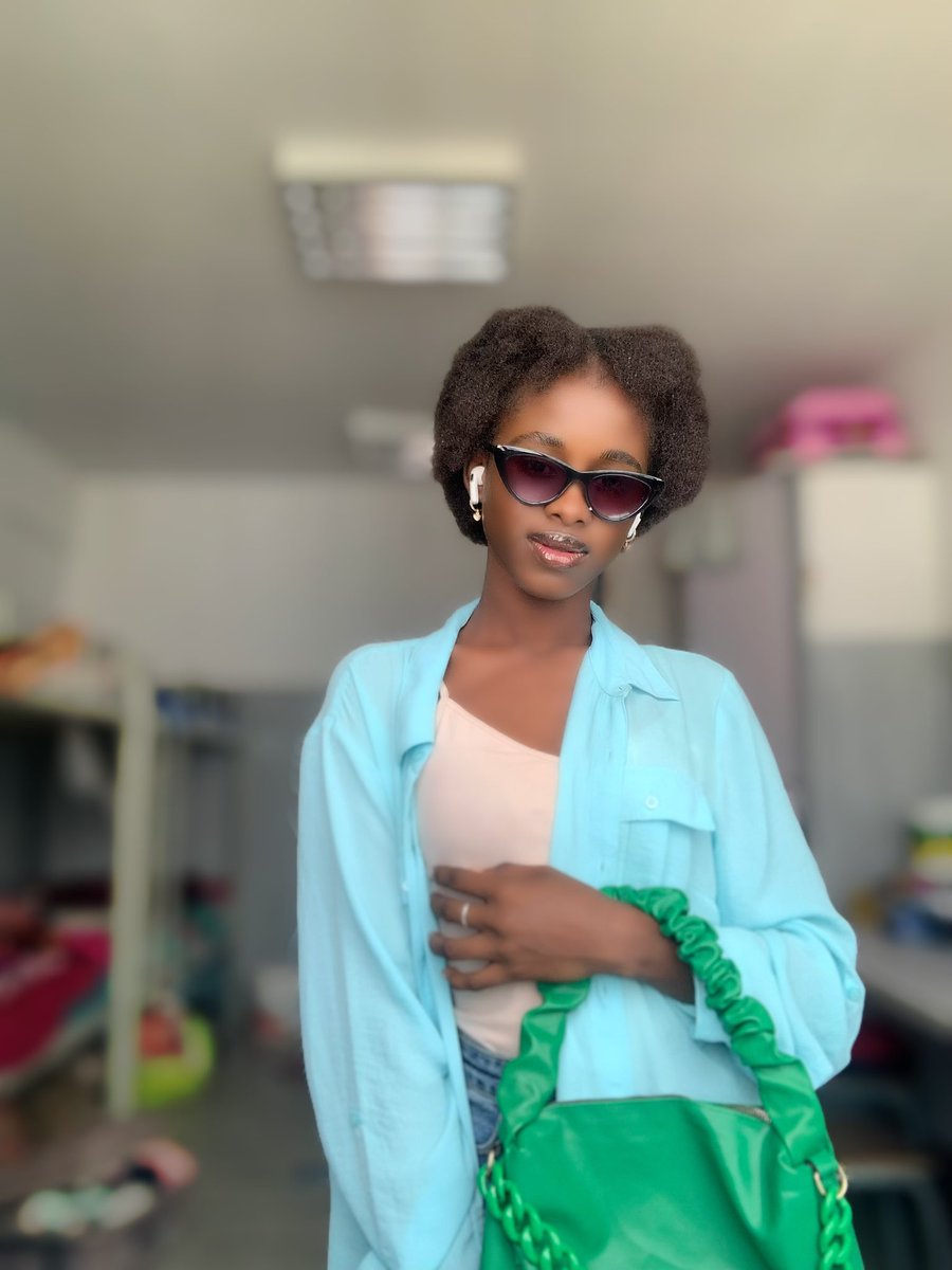 Mariaambbei's tweet photo. Je pouvais pas les garder pour moi c trop 🤎🤎🦋 https://t.co/Wzy8bnKR16