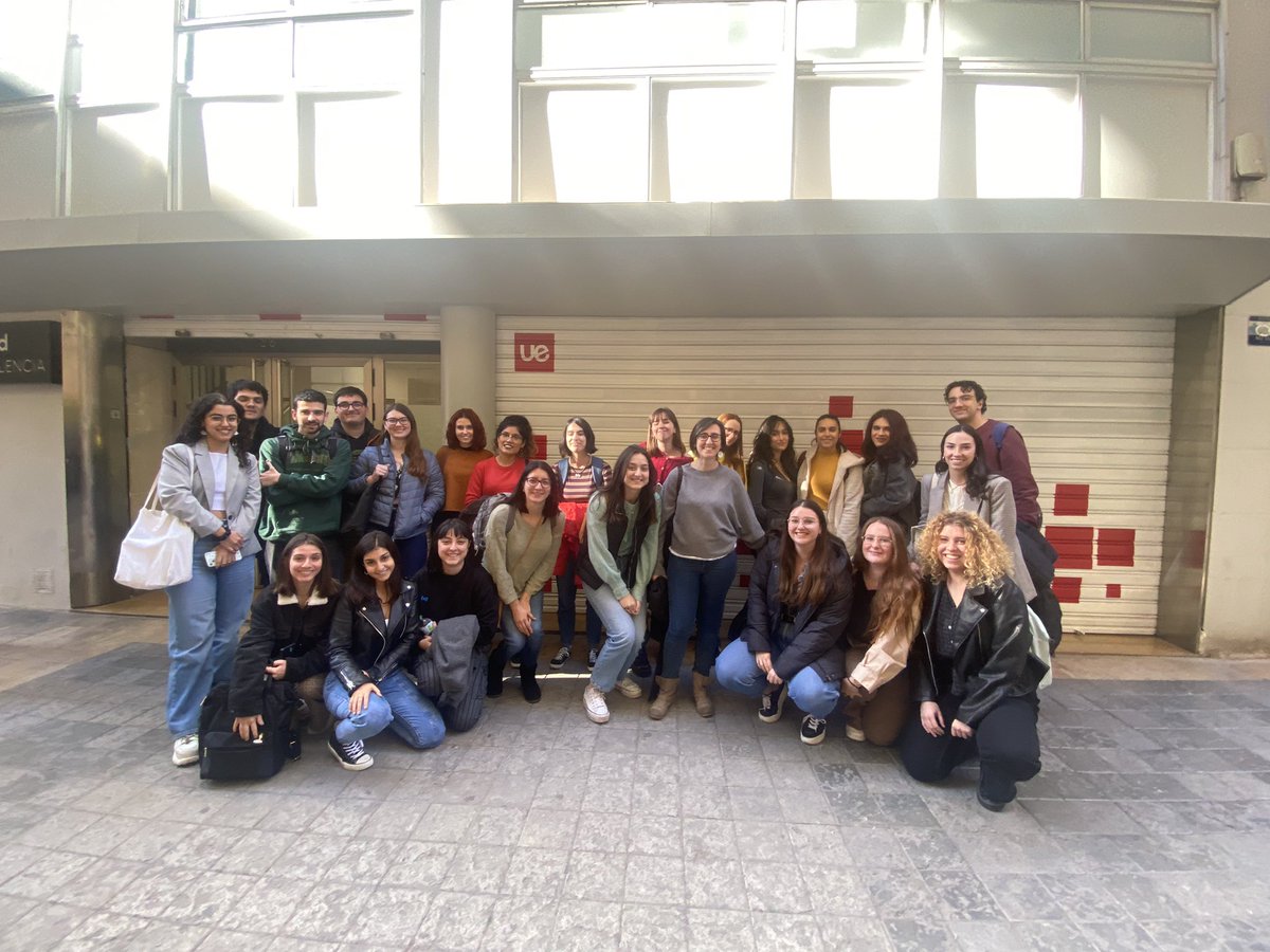 emartinez_1998's tweet photo. Clase del MTAV con la maravillosa
@tradureyes @UEValencia https://t.co/40Xt6xmmba