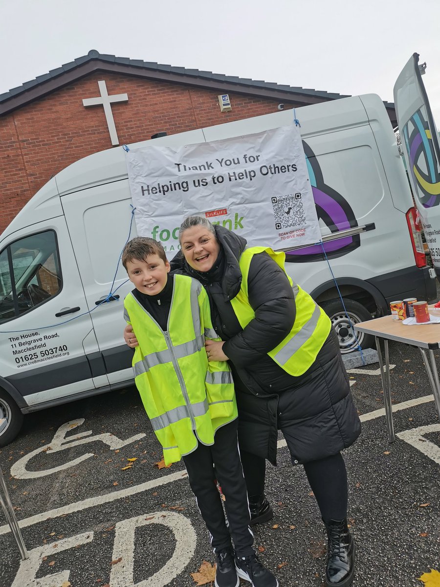 A really lovely morning volunteering with the amazing <a href="/silklfefoodbank/">silklifefoodbank</a> and Cre8 charity team ❤️. The loveliest people making such a difference in our local community 🙂❤️🙏. #silklife #makingadifference #community #foodbank #stophunger #christmascollecting #CHESHIRE