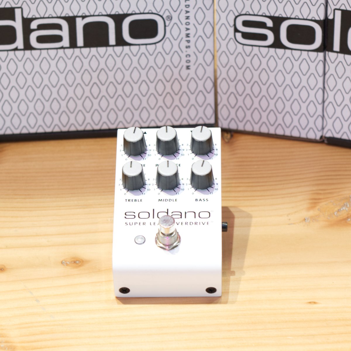 Here is the new Soldano SLO pedal, it captures the legendary lead tones of the SLO-100, in a pedal form ...
#groovestreet98bxl #groovestreet98 #groovestreet #thebrusselsguitarshop #brusselsguitarshop #guitarshopbxl #guitarshop
#soldanocustomamplification #itmightgetloud #soldano