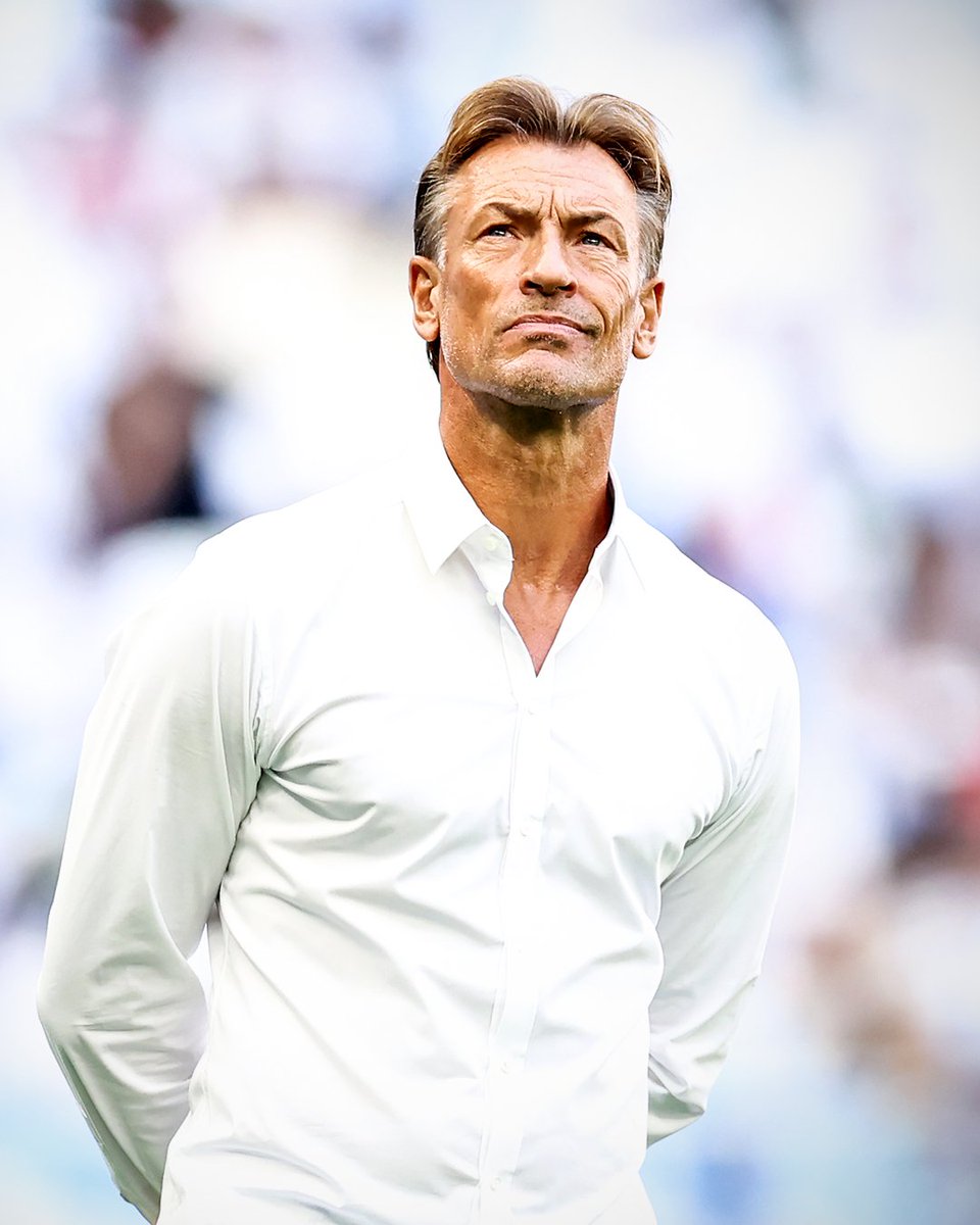 The Internet Is Obsessing Over These Pictures Of Saudi's Coach Hervé Renard  In Traditional Clothes