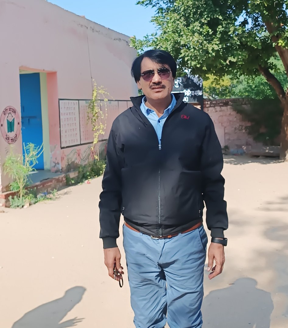 CheifBlock's tweet photo. जरूरी नहीं रोशनी चरागों से ही हो, शिक्षा से भी घर रोशन होते हैं। https://t.co/No4RYANDLY