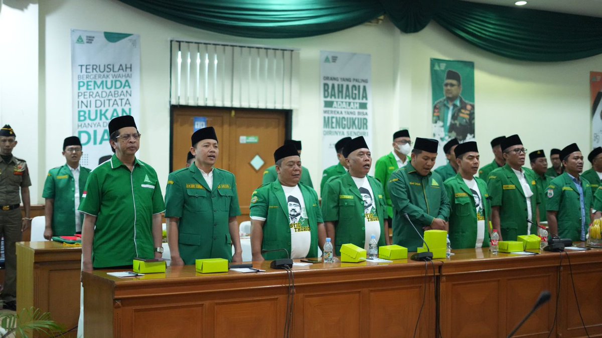Official_Ansor's tweet photo. Pembukaan Konbes XXVI GP Ansor yang bertema "Menata Organisasi, Memperkuat Konsolidasi Konsolidasi" yang dibuka oleh Ketum PP GP Ansor Gus Yaqut hari ini di Asrama Haji Bekasi - Jawa Barat lancar dan sejuk.

Berikut ini momen istimewa Pembukaan Konbes XXVI GP Ansor https://t.co/hQTork8XqR