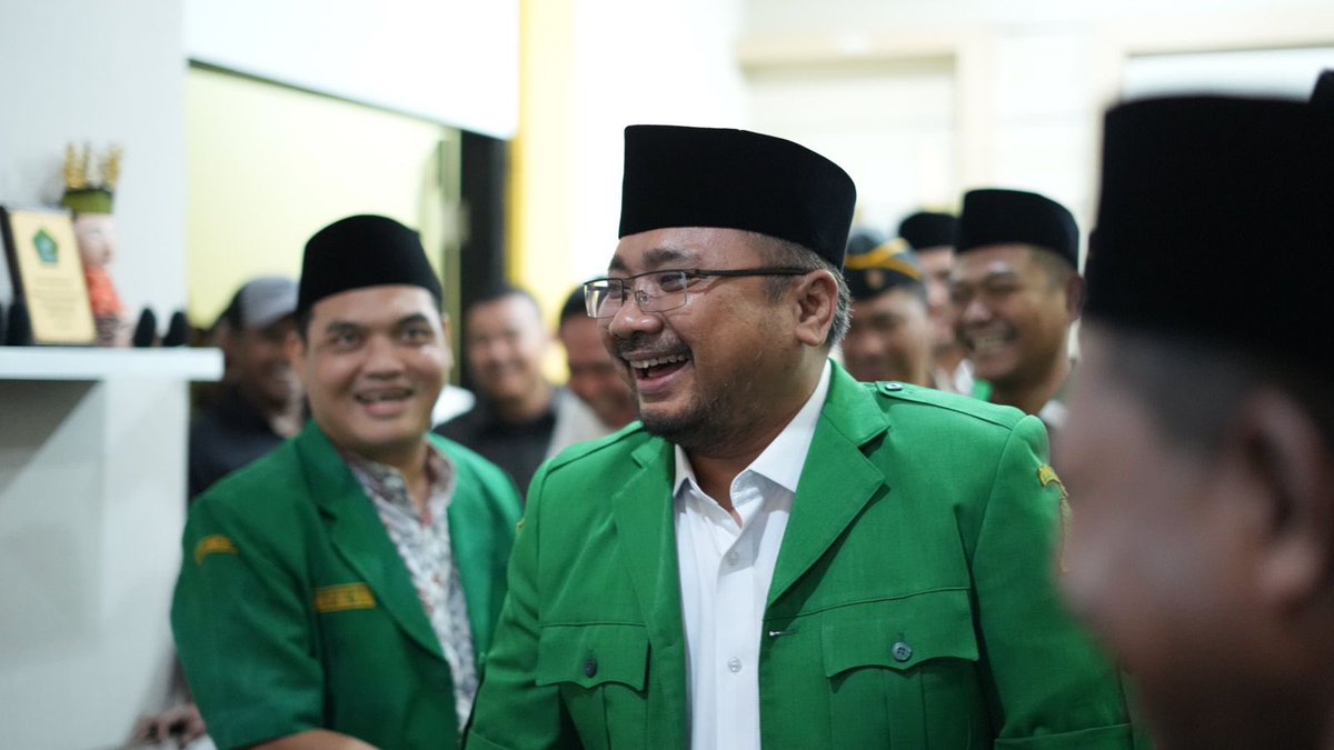 Official_Ansor's tweet photo. Pembukaan Konbes XXVI GP Ansor yang bertema "Menata Organisasi, Memperkuat Konsolidasi Konsolidasi" yang dibuka oleh Ketum PP GP Ansor Gus Yaqut hari ini di Asrama Haji Bekasi - Jawa Barat lancar dan sejuk.

Berikut ini momen istimewa Pembukaan Konbes XXVI GP Ansor https://t.co/hQTork8XqR