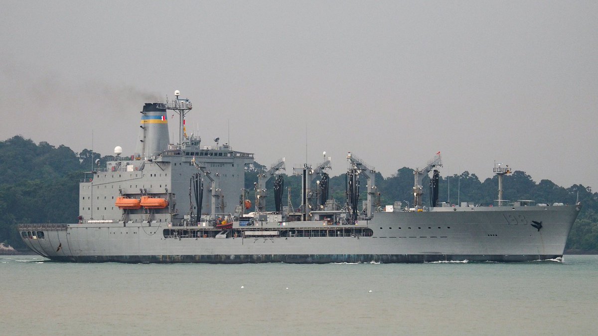 USNS Big Horn (T-AO-198), U.S Navy Military Sealift Command Henry J. Kaiser Class Fleet Oiler, Transits the Johor Strait.

@supbrow 
@WarshipCam 

#USNavy #Navy #MilitarySealiftCommand #Warship #TAO198 #USNSBigHorn