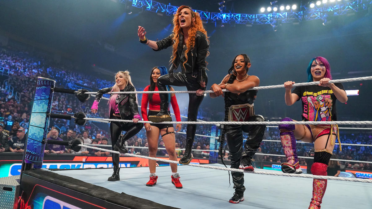 #TheMan is back! <a href="/BeckyLynchWWE/">Rebecca Quin</a> returned to #SmackDown and was revealed as <a href="/BiancaBelairWWE/">Bianca Belair</a>'s 5th and final member for #SurvivorSeries: War Games against #DamageCTRL! #SSWWE