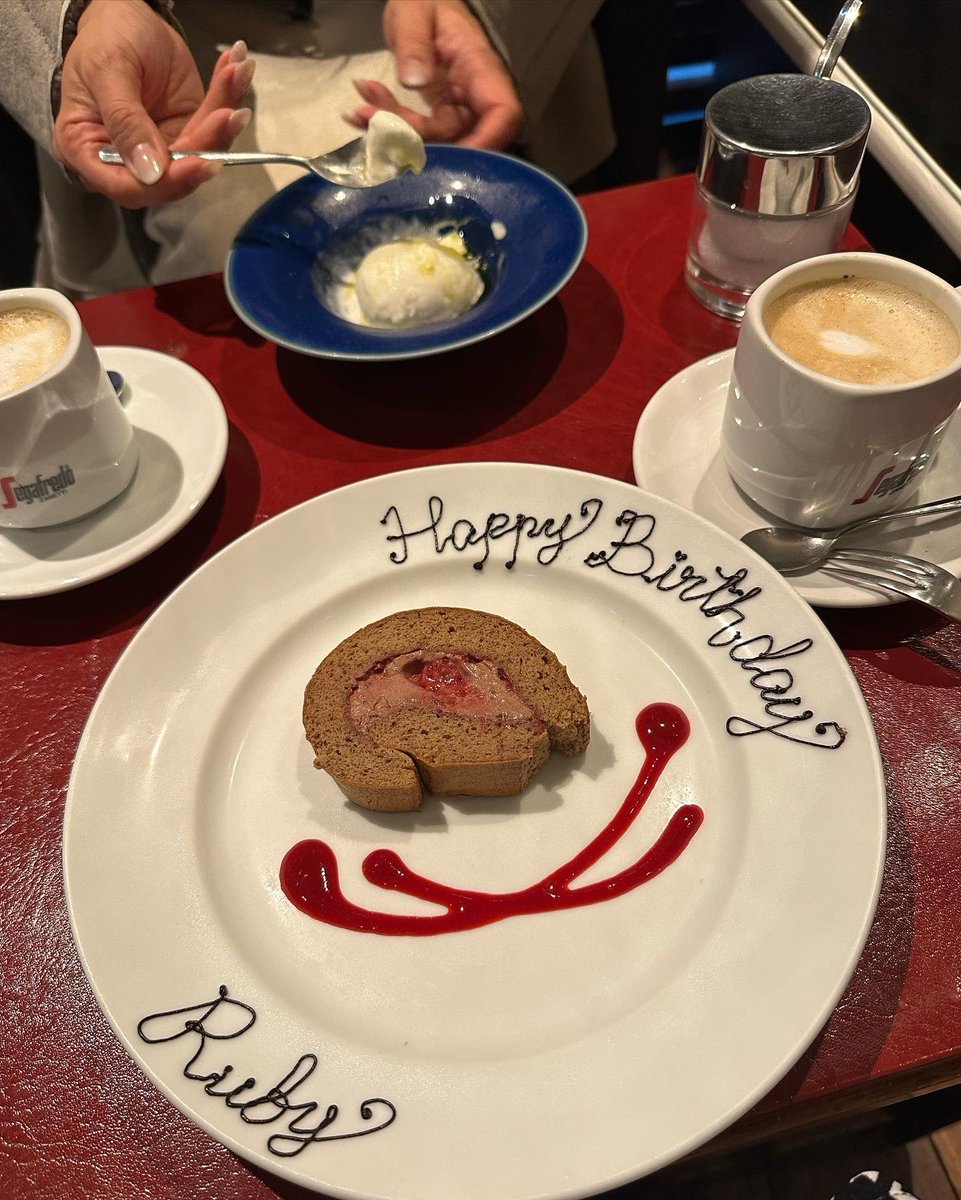 ruby1324's tweet photo. 本日31歳になりました😊🎂🥂🎉✨
#誕生日 https://t.co/8e0Fy0Ss9p