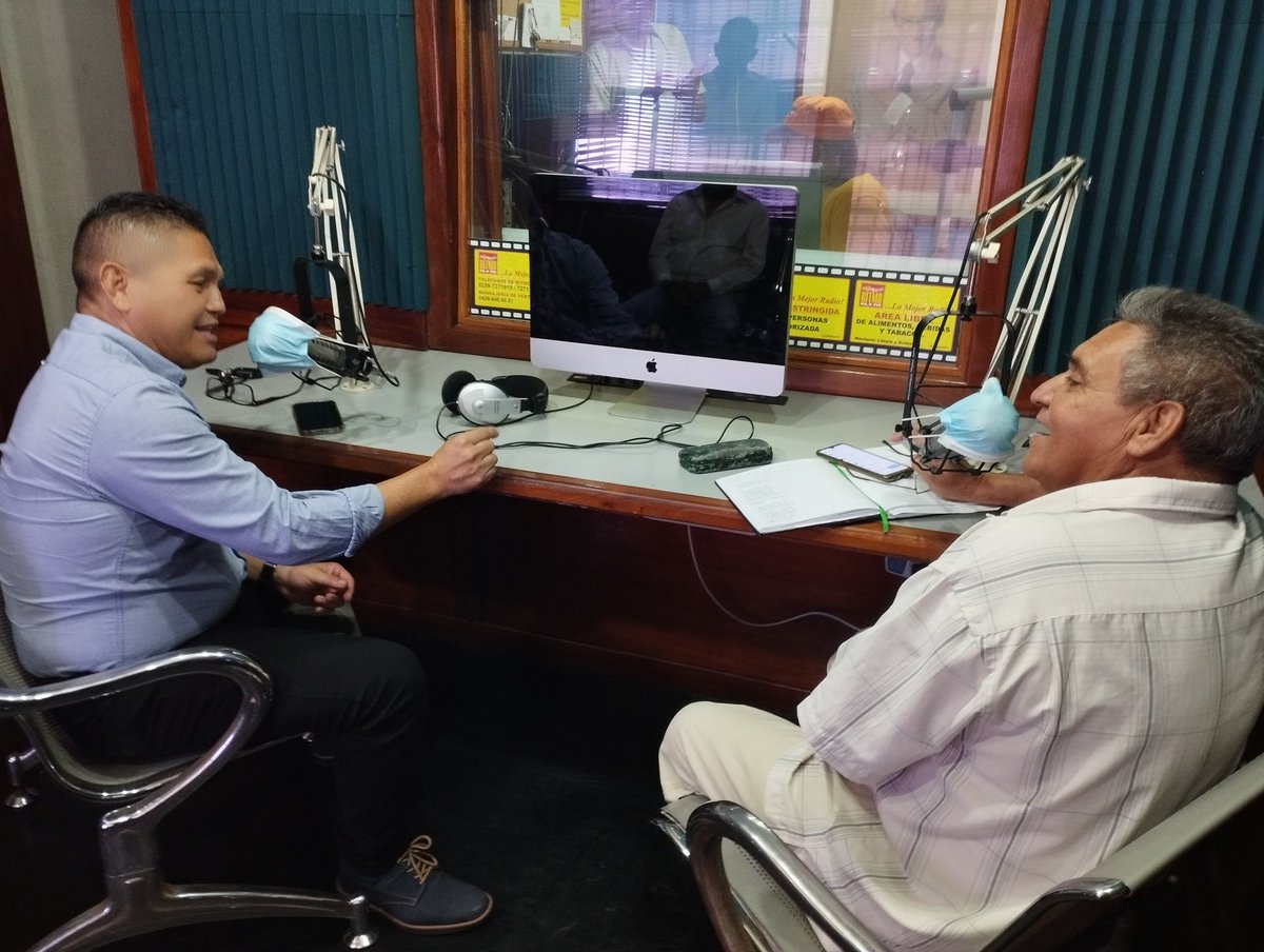 juannareajr's tweet photo. En vivo por la emisora de radio  ritmo 96.9 Fm en  el programa #VamosVamosCojedes . 
El alcalde @alexandermirele junto al conductor del programa Julio Hernández . @Alc_SanCarlos @lvdpueblo59 https://t.co/OFclLSmjbE