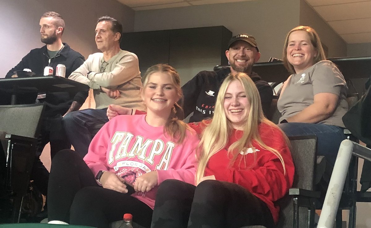 swtnrse05's tweet image. Book it!! Win! 5-4 7:48 OT Glad to share this moment with this lovely #STL family! @stlouisambush @stlbombshells cheerleaders send their love!