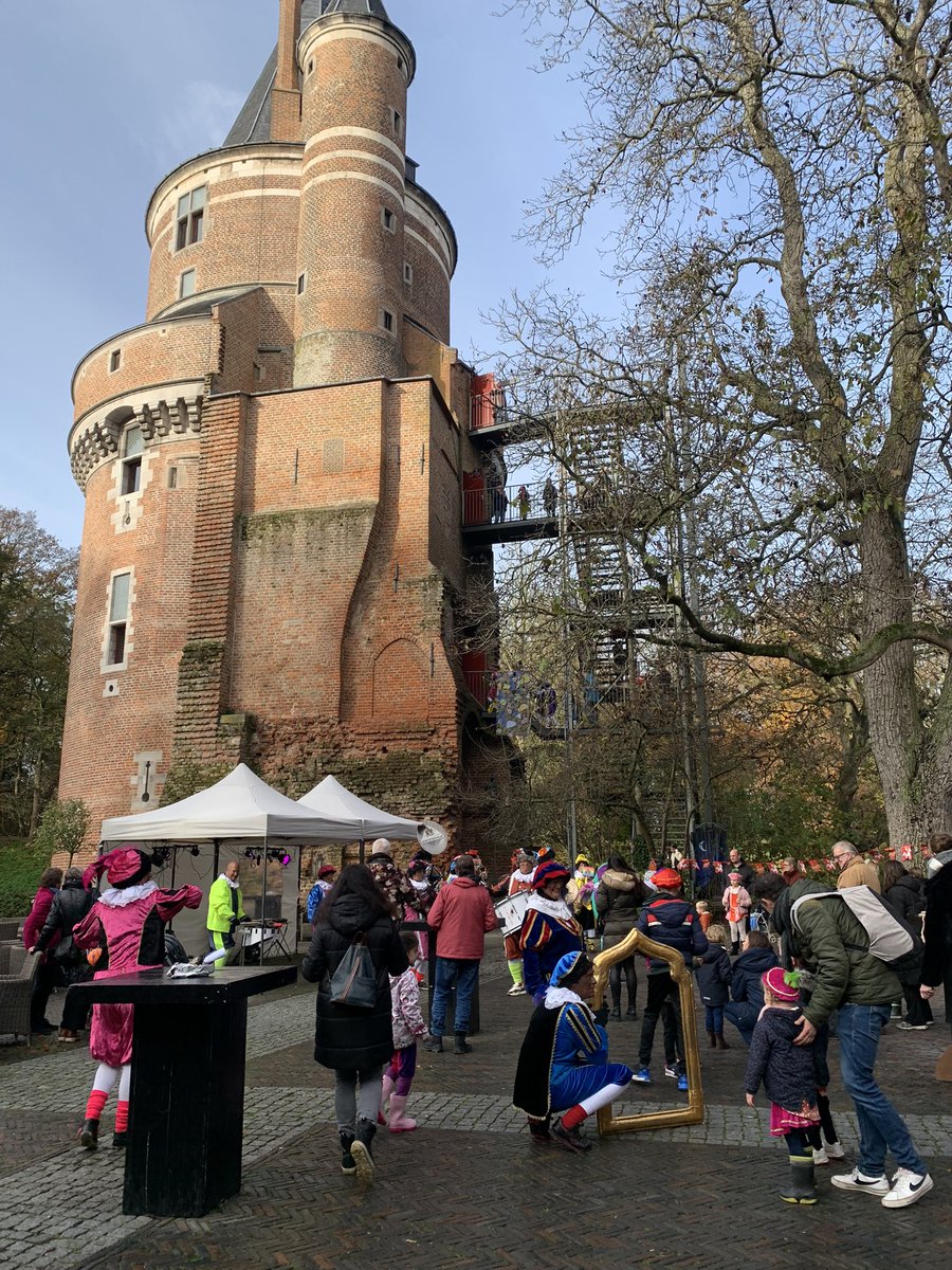 irismeerts's tweet photo. Sinterklaas en zijn Pieten in Kasteel @Duurstede. Wat een feest!
#wijkbijduurstede https://t.co/P1BgZUIFav