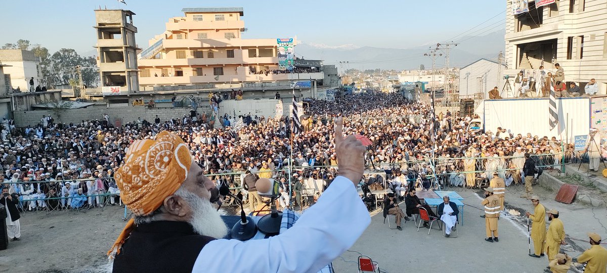 juipakofficial's tweet photo. مانسہرہ: قائد جمعیت مولانا فضل الرحمٰن جلسے سے خطاب کر رہے ہیں https://t.co/H1cScpg2Tv