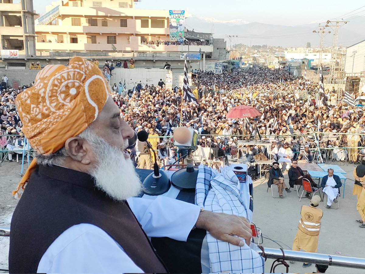 juipakofficial's tweet photo. مانسہرہ: قائد جمعیت مولانا فضل الرحمٰن جلسے سے خطاب کر رہے ہیں https://t.co/H1cScpg2Tv