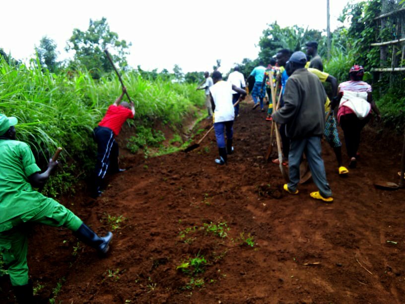 SectorNkanka's tweet photo. None @SectorNkanka  hakozwe umuganda usoza ukwezi kwa11 mu tugari twose .Ku rwego rw'Umurenge wabereye  mu kagari ka  #KANGAZI uyobowe na ES @GNTIVUGURUZWA. Hatunganyijwe imihanda yangiritse hasiburwa n’inzira z’amazi,Gusiza ikibanza  @RwandaLocalGov @RwandaWest @DrKibiriga https://t.co/hygmYS7wnY