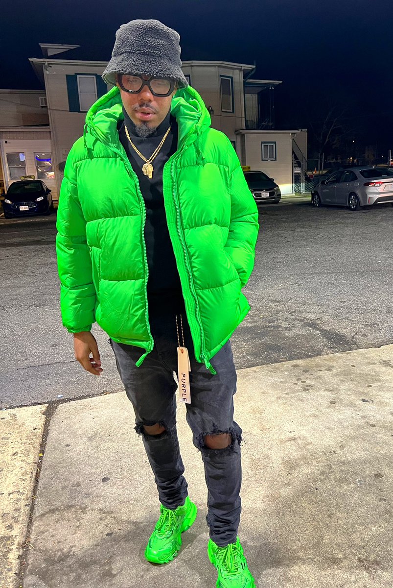 Double007Ra's tweet photo. Everybody waiting on me I guess I’m some to see 🤷🏽♂️ Popped it on these niggas, most of em still in disbelief 💚 #LLChee https://t.co/TK3Kam3AI4