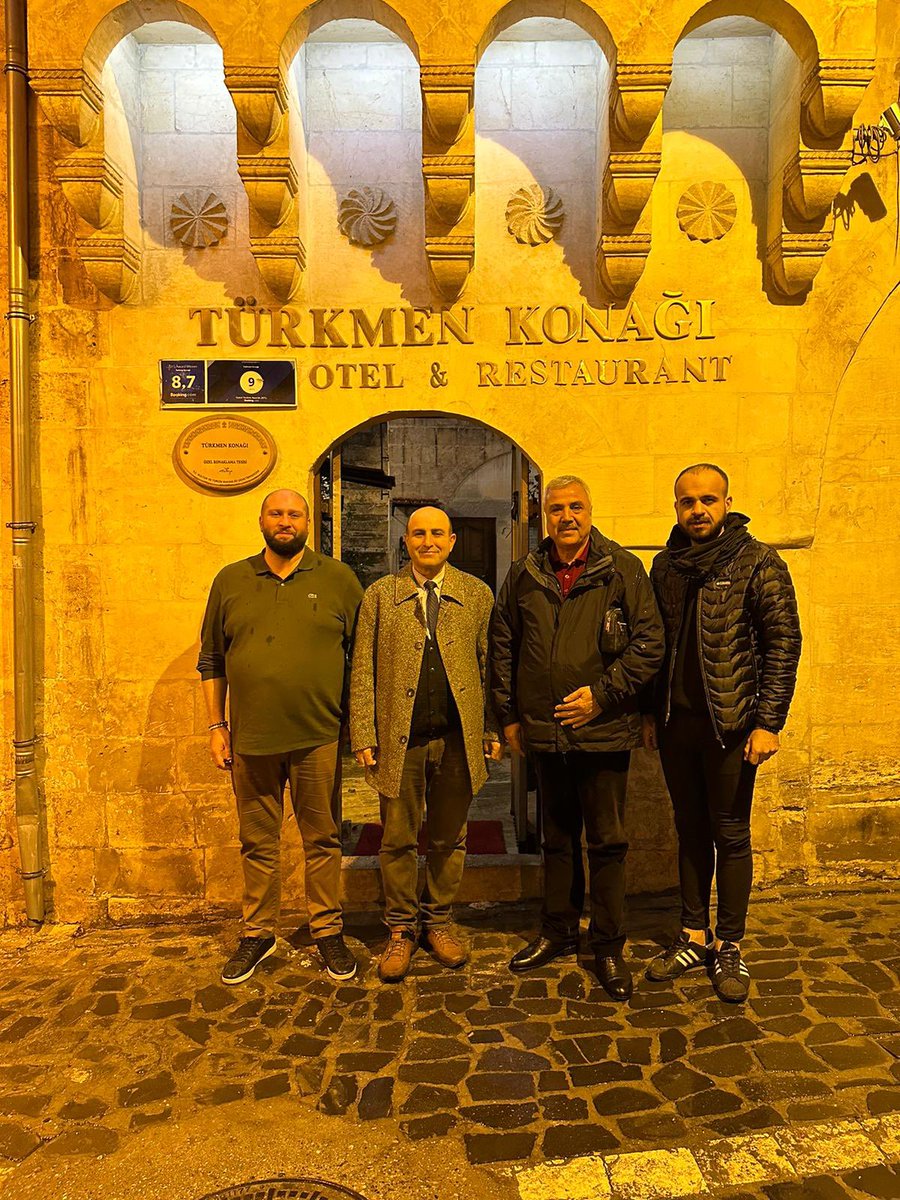 Urfa turizmine büyük katkılar sunan turizmcilerimizle biraraya gelerek, Gap bölgesi TGA seçimleri için Yön.Kur.adaylığı konusunu Urfa nın tek bir adayda uzlaşması için  istişare ettik.Desteklerinden  dolayı Turizmci Kamil Türkmen'e teşekkür ederim.