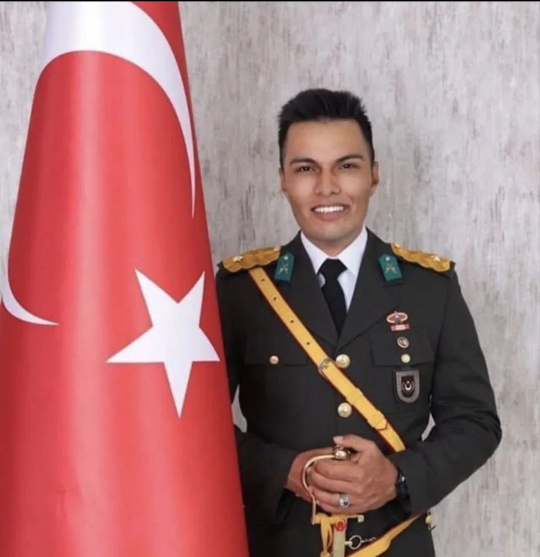 1.90 boyunda Suriyeliler, İstanbul'da Antep'te, Urfa'da BODYBUİLDİNG yaparken, benim Türk Askerim niye Suriye'de şehit oluyor?

#SuriyelilerSuriyeye