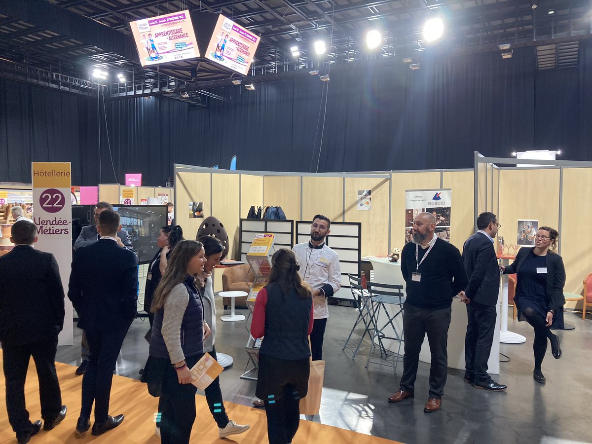 vendeemetiers's tweet photo. Ding Dong ! Votre stand 22 « hôtellerie » vous attend pour votre #VM85 !!
Une petite faim ? Passez par le stand 23 cuisine et restauration lors de votre salon ! https://t.co/NVRxnWUugx