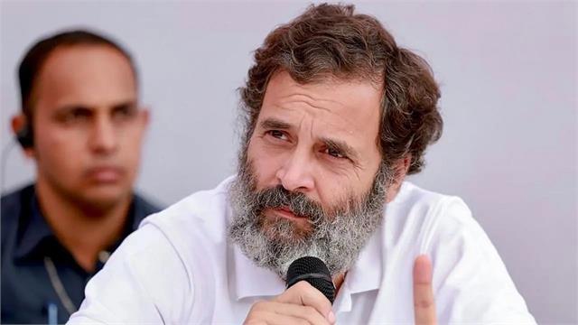 punjabkesari's tweet photo. संविधान केवल वकीलों का कोई दस्तावेज नहीं बल्कि यह जीने का एक साधन है: राहुल गांधी
https://t.co/hYl6Wgy4pp

#Congress #rahulgandhi #terroistattack #26november #Consituency https://t.co/NyBQ20idpv