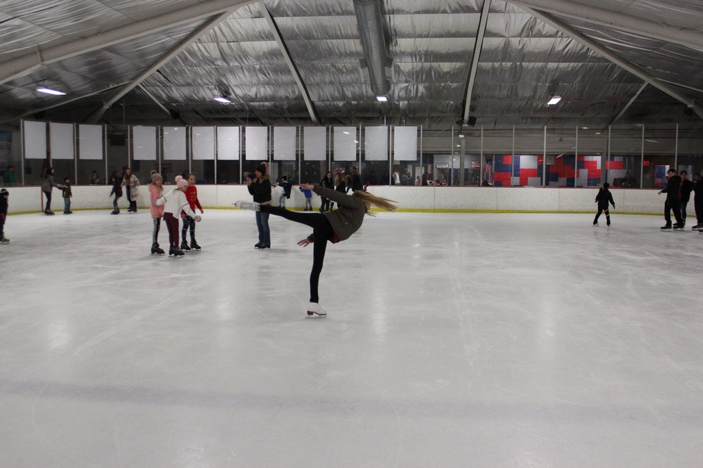 ⛸❄ Are you wanting to get out on the ice? Join us at Perry Park for public ice skating! Skate today, November 26, from 2:00 - 4:00 PM. View the current schedule here: bit.ly/3X1n03t