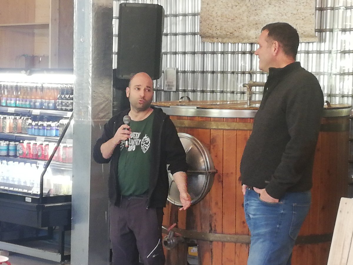 milbeerista's tweet photo. Dissabte passat i aquest, jornades informatives del Clúster Craft Beer a Lliçà d'Amunt. Fàbrica i tap room a Can Malé i també projectes de cultiu de llúpol, recuperació de cereals tradicionals, investigació, difusió cultural, etc.
#clustercraftbeer #localbeer #cervesaartesana https://t.co/9PTuo0GBFM