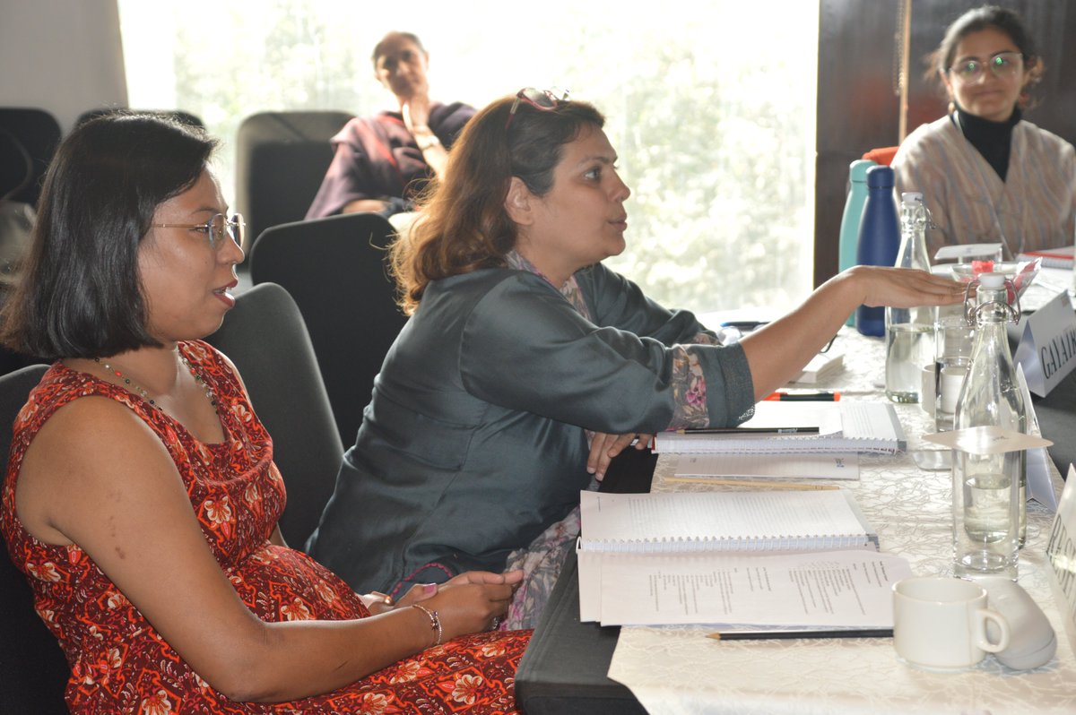 AnantaAspen's tweet photo. What does love mean to you?
Can you inculcate love as a leadership trait?
As we get closer to the finishing line of #GPBF, Gayatri Das Sharma, Executive coach & leadership consultant, pushes the Fellows to think about “When am I at my best?” Identifying triggers and mind traps. https://t.co/uzbpzmBMOc