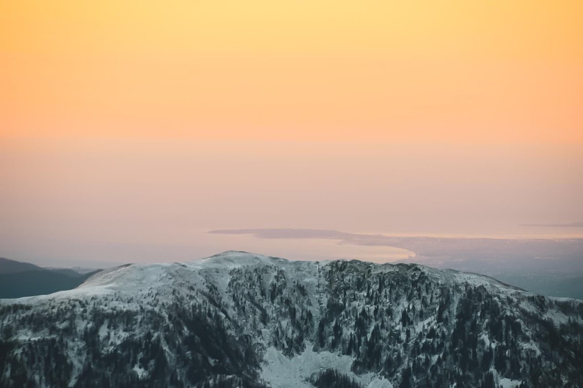 puremontagne's tweet photo. Montagne avec vue mer 🍀👌 https://t.co/LNonEIl9VZ