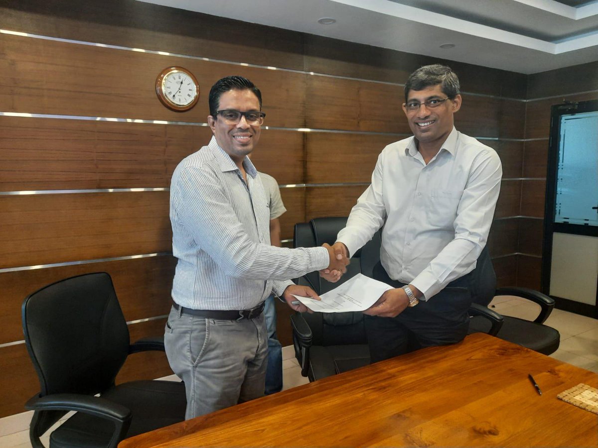 vitalhublk's tweet photo. #VitalHub collaborates with University of Colombo School of Computing #UCSC to deliver lectures to undergraduate students to bridge skill gaps &amp; equip them to be industry ready. MOU was signed by Mr. Dilan Rajapakse, MD VitalHub &amp; Dr. Ajantha Atukorale, Director UCSC on 25th Nov. https://t.co/RbgsJRHxaK