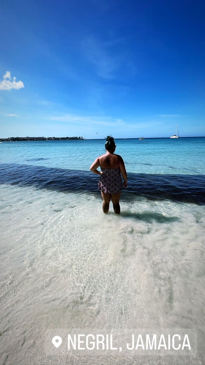 MissBenzyPD's tweet photo. Creating more memories in my dream destination. Life is too short to not live it to the fullest.🇯🇲 https://t.co/vg0Q18vLyt