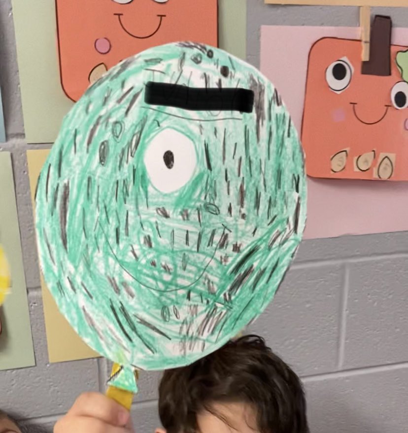 🎈🎈Kindergarten did our version of a balloon parade to celebrate Thanksgiving this year! After reading Balloons Over Broadway, we watched some clips of the Macy’s parade and they designed their own balloon character. Parading through the hall was their favorite part!🎈🎈