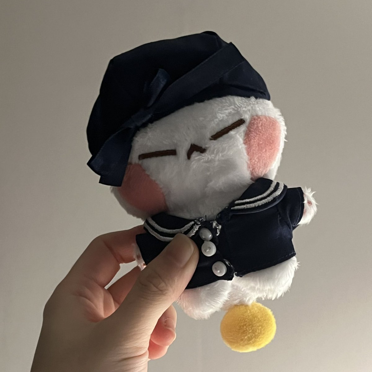 ITRULYLOVESUGA's tweet image. 🤍@minsuring 🤍
드디어 내 손에 들어온 슈링이〰️
이벤트 당첨으로 베레모세트까지 받게 됐는데 넘 깜찍하고요ପ(´‘▽‘｀)ଓ♡⃛
꼬리의 귤이 깜찍한 기능만 있는 게 아니라 인형이 설 수 있게 도와주는 기능까지 있네요.ᐟ 어디 세워두고 사진찍기 정말 좋을 거 같아요♥ 만들어주겨서 감사합니다☺️