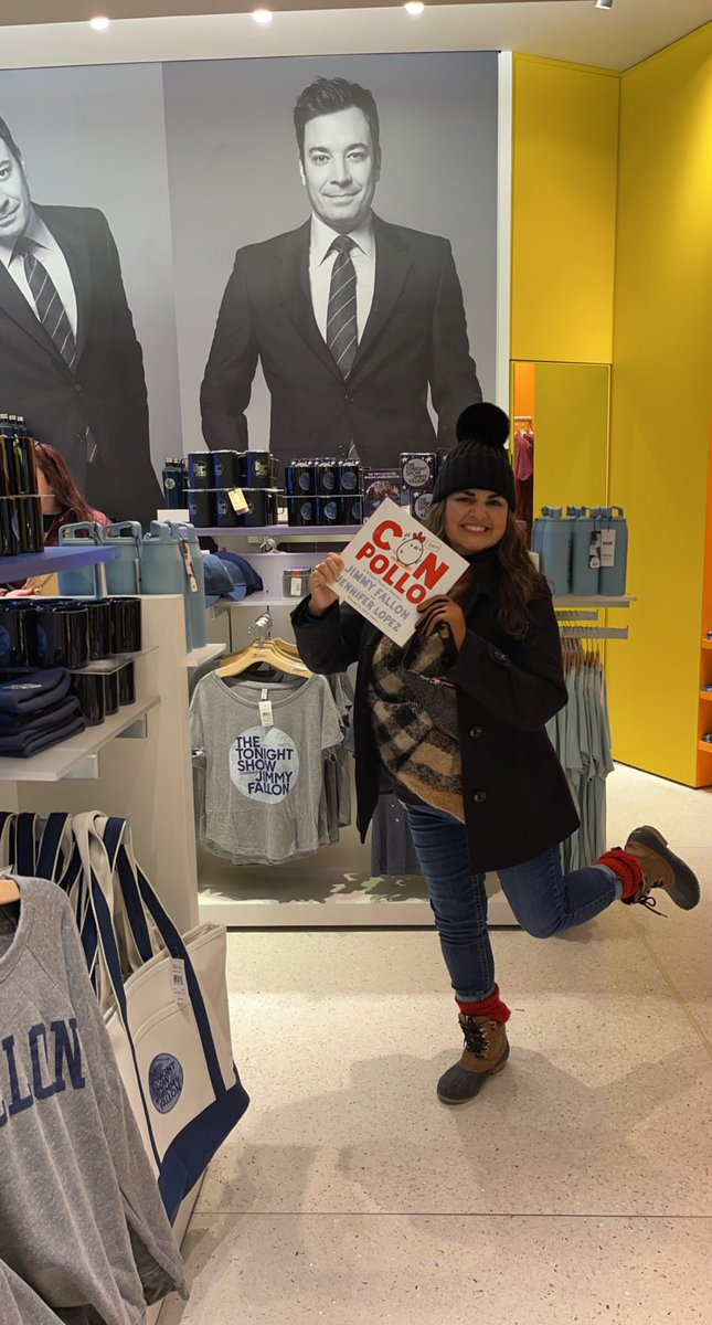 MsEstelaKGT's tweet photo. Everything is better #conpollo, especially when you buy the book @NBCStudioTour shop in NYC!!❤️🗽🍎 @jimmyfallon @FallonTonight @JLo #biligualteachersrule #kindergarten https://t.co/uOxL9Jl9jY