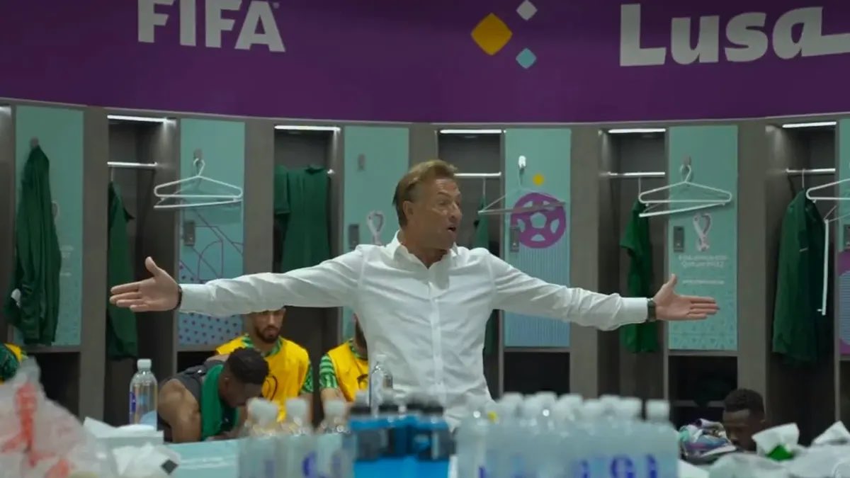 PSTPRONOS's tweet photo. « You see Lewandowski at ze mideul of ze pitch. You can mèk eu picture if you want. Agressive, ze contact »
#FIFAWorldCup #POLKSA #arabiesaoudite https://t.co/JjaCfEUfZA