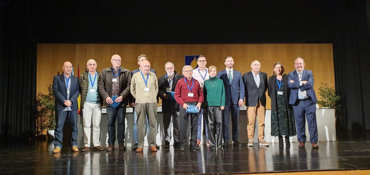 🏀O colexio Peleteiro celebrou unha xornada de reencontros na presentación do libro CBM Peleteiro 50 anos de baloncesto de <a href="/icapeans/">Nacho Capeans</a>.

⛹️Un gran día para poñer en valor a mellor canteira baloncescística colexial de Galicia.