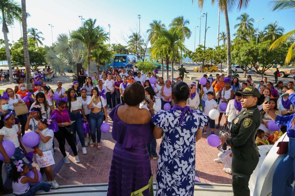 MagdalenaGober's tweet photo. Decenas de mujeres se reunieron en la Gobernación del Magdalena, en conmemoración del #25N como Día Internacional de la Eliminación de la Violencia contra la Mujer, en el plantón ‘Lazos de sororidad’.

https://t.co/FteRlZrYmg https://t.co/91gbozPMHV