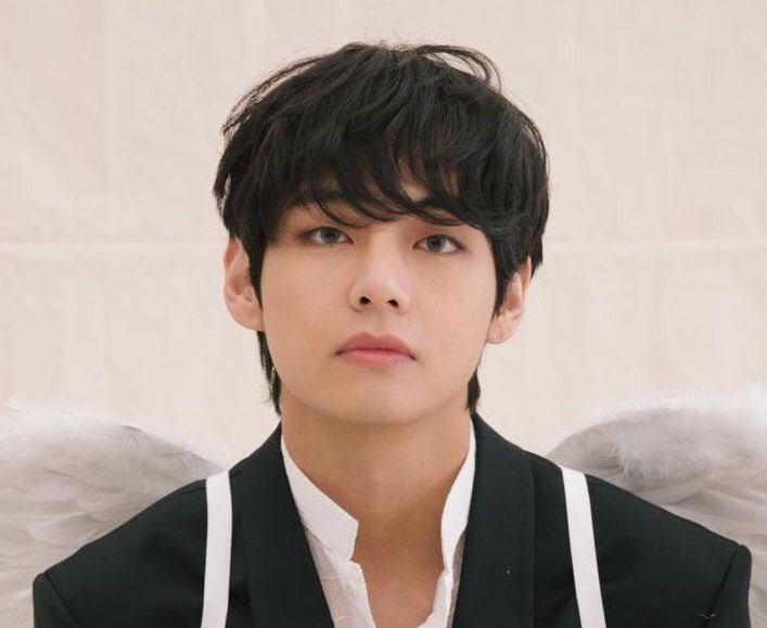Taehyungimpact's tweet photo. Kim taehyung is literally an angel 👼 https://t.co/ICUvAcrQuW