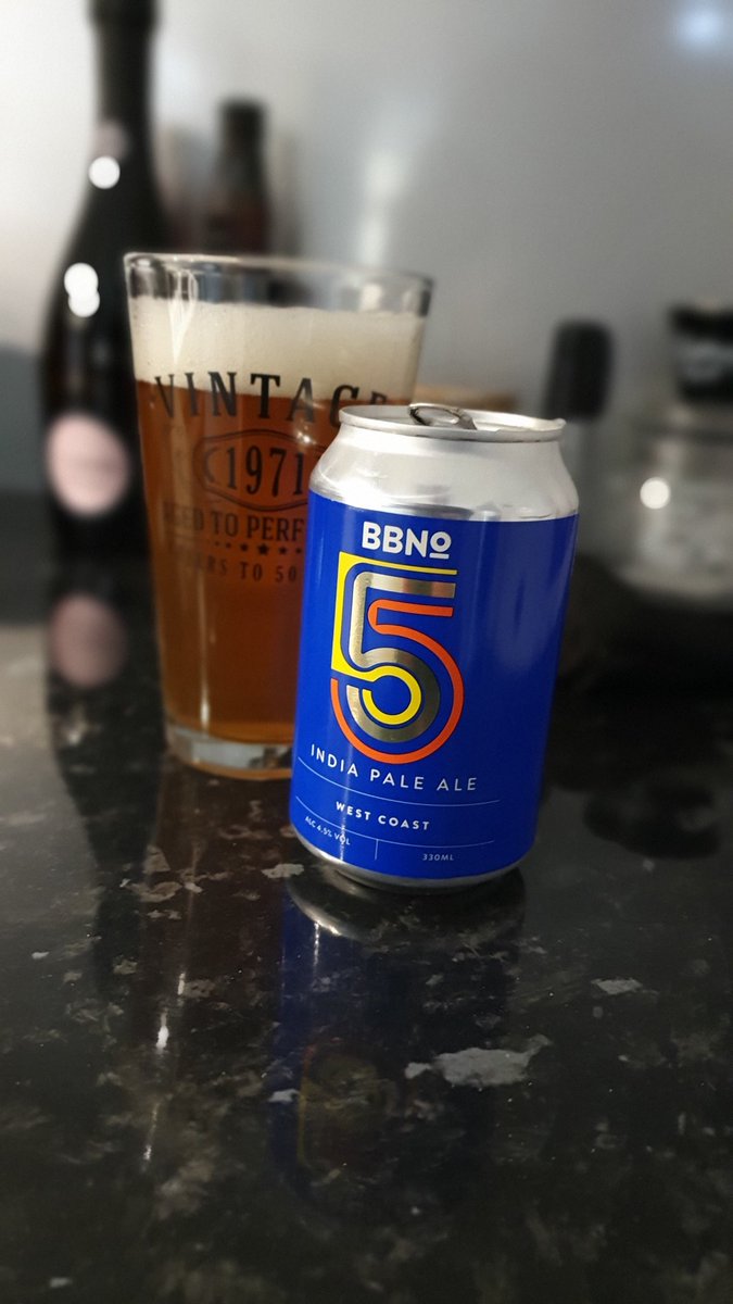 moneight's tweet photo. Saturday scene .. @BrewByNumbers
#nowdrinking #lunchtimer #beer π» https://t.co/2W4iY1TfT8